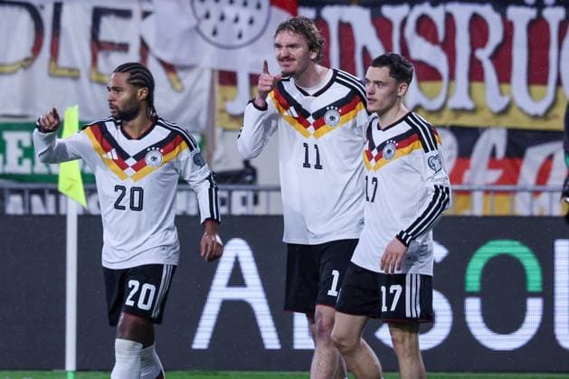 Serge Gnabry (Deutschland), Nick Woltemade 11 (Deutschland) und Florian Wirtz 17 (Deutschland) jubeln ueber das 0:1, Luxemburg vs. Deutschland, Fussball, Maenner, WM-Qualifikation, Laenderspiel, Gruppenphase, Gruppe A, Stade de Luxembourg, UEFA,14.11.2025 Luxemburg Stadt Luxemburg