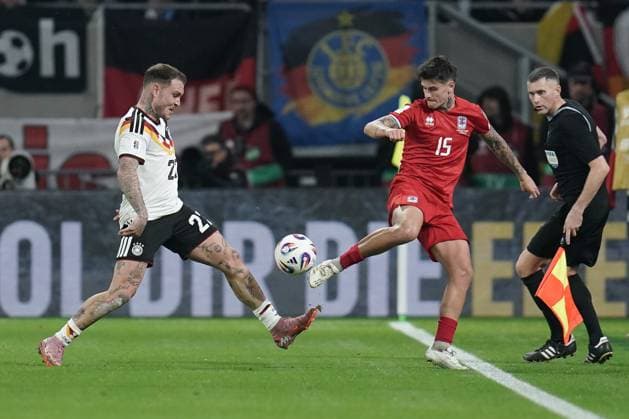 Fussball WM Qualifikation 2025 - 2026 14.11.2025, Fussball Länderspiel, Laenderspiel, WM Qualifikation, 2025-2026, Gruppe A, Luxemburg, Stade de Luxembourg, Kockelscheuer, Luxemburg (LUX) - Deutschland, Germany (GER) vl: David Raum (Deutschland DEU, DFB, 22) - Olivier Thill (Luxemburg, Luxembourg, FLF 15)