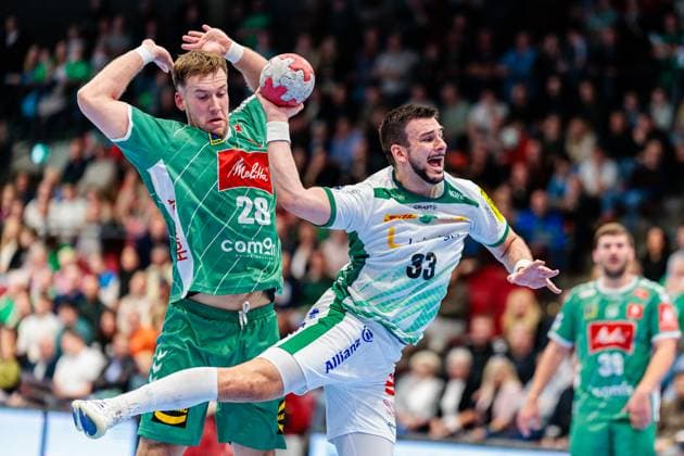 v.l. Tom Bergner (GWD Minden, 28), Luka Rogan (SC DHfK Leipzig, 33) GER, GWD Minden vs. SC DHfK Leipzig, Handball, 1. Bundesliga, 12. Spieltag, Spielzeit 2025 2026, 14.11.2025 GER, GWD Minden vs. SC DHfK Leipzig, Handball, 1. Bundesliga, 12. Spieltag, Spielzeit 2025 2026, 14.11.2025 Luebbecke Copyright: xEibner-Pressefoto JanxRollingerx EP_JSK