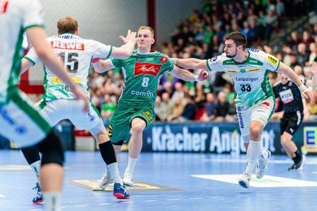 v.l. Adam Loenn (SC DHfK Leipzig, 15), Karolis Antanavicius (GWD Minden, 08), Luka Rogan (SC DHfK Leipzig, 33) GER, GWD Minden vs. SC DHfK Leipzig, Handball, 1. Bundesliga, 12. Spieltag, Spielzeit 2025 2026, 14.11.2025 GER, GWD Minden vs. SC DHfK Leipzig, Handball, 1. Bundesliga, 12. Spieltag, Spielzeit 2025 2026, 14.11.2025 Luebbecke Copyright: xEibner-Pressefoto JanxRollingerx EP_JSK