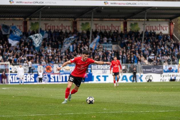 Tor zum 1:0 durch Mert Tasdelen (SG Sonnenhof Großaspach, 10), SG Sonnenhof Großaspach vs. SV Stuttgarter Kickers, Fussball, Regionalliga Südwest, 17. Spieltag, Saison 2025 2026, 15.11.2025 SG Sonnenhof Großaspach vs. SV Stuttgarter Kickers, Fussball, Regionalliga Südwest, 17. Spieltag, Saison 2025 2026, 15.11.2025 Aspach Copyright: xEibner-Pressefoto PhilipxZieglerx EP_PZR