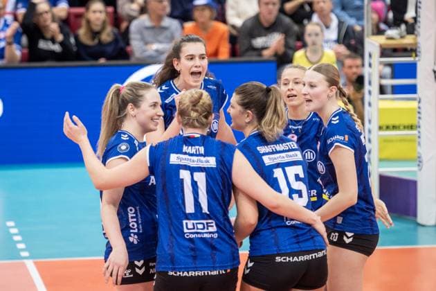 Lucia Varela Gomez (Allianz MTV Stuttgart, 12), Mitte - Jubel, Freude mit Team GER, Allianz MTV Stuttgart vs. Binder Blaubaeren Flacht, Volleyball Bundesliga, VBL, Spielzeit 2025 2026, 15.11.2025 GER, Allianz MTV Stuttgart vs. Binder Blaubaeren Flacht, Volleyball Bundesliga, VBL, Spielzeit 2025 2026, 15.11.2025 Stuttgart Copyright: xSandyxDinkelackerx EP_SDR
