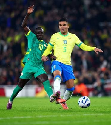 Sadio Mane of Senegal and Casemiro of Brazil. Brazil v Senegal, International Friendly, Länderspiel, Nationalmannschaft Football, Emirates Stadium, London, UK - 15 Nov 2025London Emirates Stadium United Kingdom EDITORIAL USE ONLY No use with unauthorised audio, video, data, fixture lists, club league logos or live services. Online in-match use limited to 120 images, no video emulation. No use in betting, games or single club league player publications. Copyright: xJamesxMarsh Shutterstockx 15786138ck