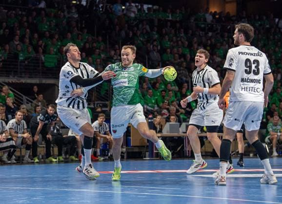 Handball, Herren, Saison 2025 2026, DAIKIN Handball-Bundesliga (12. Spieltag), Füchse Berlin - THW Kiel, v.l. Domagoj Duvnjak (Kiel), Mathias Gidsel (Füchse Berlin), Lukas Laube (Kiel), Veron Nacinovic (Kiel), 15.11.2025, Copyright: xSebastianxRäppold MatthiasxKochx