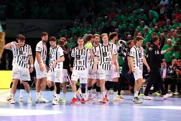DEU, DHB, 1.HBL, Fuechse Berlin vs. THW Kiel, 15.11.2025, Max-Schmeling-Halle, Berlin, DEU, DHB, 1.HBL, Fuechse Berlin vs. THW Kiel, im Bild Kieler-Spielerkreis