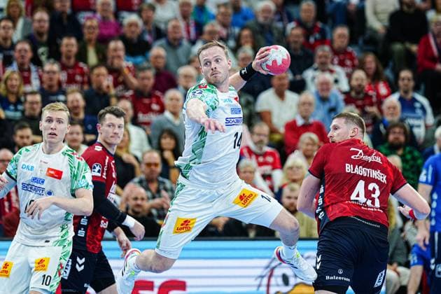 Wurf Tor Omar Ingi Magnusson (SC Magdeburg, 14) GER, SG Flensburg-Handewitt vs. SC Magdeburg, Handball, Bundesliga, Spieltag 12, Saison 2026 2026, 15.11.2025 GER, SG Flensburg-Handewitt vs. SC Magdeburg, Handball, Bundesliga, Spieltag 12, Saison 2026 2026, 15.11.2025 Flensburg Copyright: xEibner-Pressefoto MarcelxvonxFehrnx EP_MFN