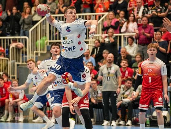 Marco Mengon (1. VFL Potsdam, 30) im Sprungwurf aufs Tor TuSEM Essen vs. 1. VfL Potsdam, Handball, 2. Bundesliga, 11. Spieltag, Saison 2025 2026, 15.11.2025 TuSEM Essen vs. 1. VfL Potsdam, Handball, 2. Bundesliga, 11. Spieltag, Saison 2025 2026, 15.11.2025 Essen Copyright: xEibner-Pressefoto DamianxKruczynx EP_DKI