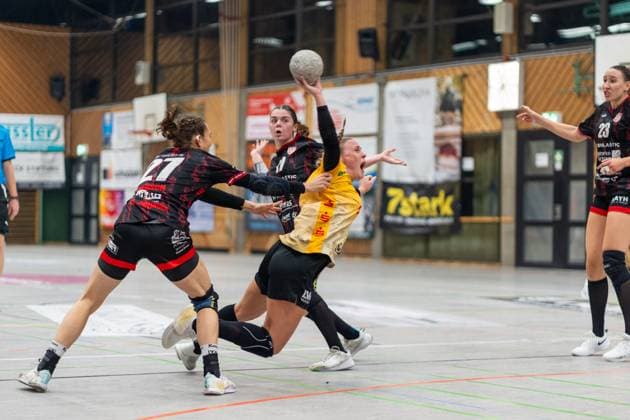 Lena Smolik (HC Roedertal, 27), TG Nuertingen vs. HC Roedertal, Handball, 2. Bundesliga Frauen, 09. Spieltag, Saison 2025 2026, 15.11.2025, TG Nuertingen vs. HC Roedertal, Handball, 2. Bundesliga Frauen, 09. Spieltag, Saison 2025 2026, 15.11.2025 Nuertingen Copyright: xEibner-Pressefoto MaxxVogelx EP_MVL