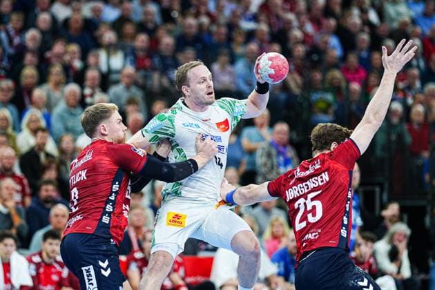 Simon Pytlick (SG Flensburg-Handewitt, 02), Omar Ingi Magnusson (SC Magdeburg, 14), Lukas Joergensen (SG Flensburg-Handewitt, 25) GER, SG Flensburg-Handewitt vs. SC Magdeburg, Handball, Bundesliga, Spieltag 12, Saison 2026 2026, 15.11.2025 GER, SG Flensburg-Handewitt vs. SC Magdeburg, Handball, Bundesliga, Spieltag 12, Saison 2026 2026, 15.11.2025 Flensburg Copyright: xEibner-Pressefoto MarcelxvonxFehrnx EP_MFN