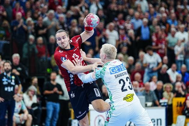 Kent Robin Toennesssen (SG Flensburg-Handewitt, 23), Magnus Saugstrup (SC Magdeburg, 23) GER, SG Flensburg-Handewitt vs. SC Magdeburg, Handball, Bundesliga, Spieltag 12, Saison 2026 2026, 15.11.2025 GER, SG Flensburg-Handewitt vs. SC Magdeburg, Handball, Bundesliga, Spieltag 12, Saison 2026 2026, 15.11.2025 Flensburg Copyright: xEibner-Pressefoto MarcelxvonxFehrnx EP_MFN