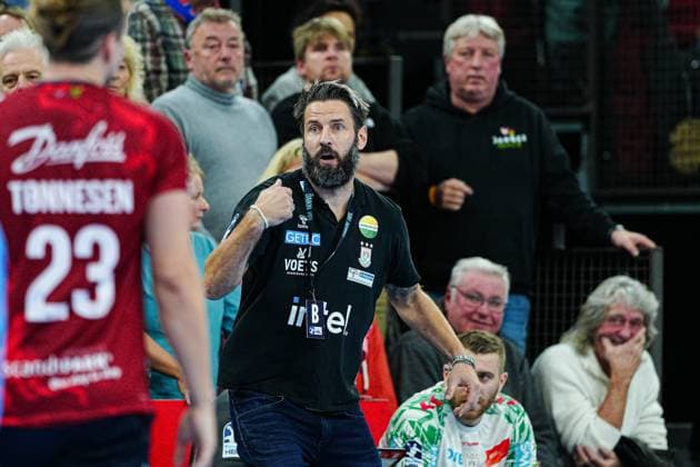 Bennet Wiegert (SC Magdeburg, Trainer) GER, SG Flensburg-Handewitt vs. SC Magdeburg, Handball, Bundesliga, Spieltag 12, Saison 2026 2026, 15.11.2025 GER, SG Flensburg-Handewitt vs. SC Magdeburg, Handball, Bundesliga, Spieltag 12, Saison 2026 2026, 15.11.2025 Flensburg Copyright: xEibner-Pressefoto MarcelxvonxFehrnx EP_MFN