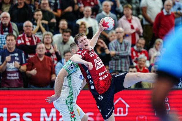 Wurf Tor Domen Novak (SG Flensburg-Handewitt, 63) GER, SG Flensburg-Handewitt vs. SC Magdeburg, Handball, Bundesliga, Spieltag 12, Saison 2026 2026, 15.11.2025 GER, SG Flensburg-Handewitt vs. SC Magdeburg, Handball, Bundesliga, Spieltag 12, Saison 2026 2026, 15.11.2025 Flensburg Copyright: xEibner-Pressefoto MarcelxvonxFehrnx EP_MFN