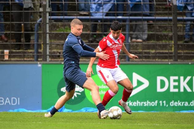 SV Babelsberg 03 - FC Energie Cottbus, Landespokal, Viertelfinale, Saison 25 26, Fussball, 15.11.2025, Potsdam, Foto: Benjamin Feller Jannis Lang (l. Babelsberg), Can Moustfa (r. Cottbus), SV Babelsberg 03 - FC Energie Cottbus, Landespokal Brandenburg, Viertelfinale, Saison 25 26, Fussball, 15.11.2025, Potsdam Potsdam Karl-Liebknecht-Stadion Brandenburg Deutschalnd Copyright: xBenjaminxFellerx