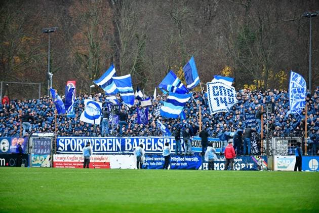SV Babelsberg 03 - FC Energie Cottbus, Landespokal, Viertelfinale, Saison 25 26, Fussball, 15.11.2025, Potsdam, Foto: Benjamin Feller Fans Babelsberg, SV Babelsberg 03 - FC Energie Cottbus, Landespokal Brandenburg, Viertelfinale, Saison 25 26, Fussball, 15.11.2025, Potsdam Potsdam Karl-Liebknecht-Stadion Brandenburg Deutschalnd Copyright: xBenjaminxFellerx