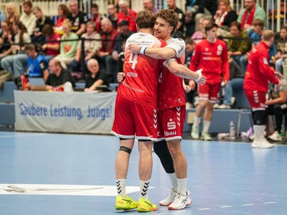 Tim Mast (TuSEM Essen, 68) und Felix Goettler (TuSEM Essen, 04) vor dem Spiel TuSEM Essen vs. 1. VfL Potsdam, Handball, 2. Bundesliga, 11. Spieltag, Saison 2025 2026, 15.11.2025 TuSEM Essen vs. 1. VfL Potsdam, Handball, 2. Bundesliga, 11. Spieltag, Saison 2025 2026, 15.11.2025 Essen Copyright: xEibner-Pressefoto DamianxKruczynx EP_DKI
