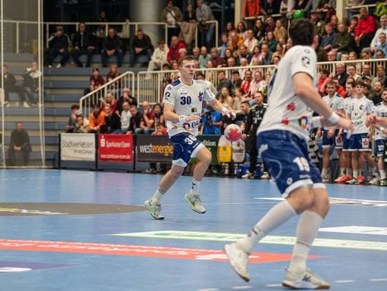Marco Mengon (1. VFL Potsdam, 30) dribbelt auf das Tor zu TuSEM Essen vs. 1. VfL Potsdam, Handball, 2. Bundesliga, 11. Spieltag, Saison 2025 2026, 15.11.2025 TuSEM Essen vs. 1. VfL Potsdam, Handball, 2. Bundesliga, 11. Spieltag, Saison 2025 2026, 15.11.2025 Essen Copyright: xEibner-Pressefoto DamianxKruczynx EP_DKI