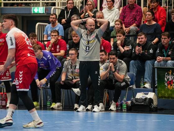 Daniel Haase (TuSEM Essen, Trainer) ist frustriert TuSEM Essen vs. 1. VfL Potsdam, Handball, 2. Bundesliga, 11. Spieltag, Saison 2025 2026, 15.11.2025 TuSEM Essen vs. 1. VfL Potsdam, Handball, 2. Bundesliga, 11. Spieltag, Saison 2025 2026, 15.11.2025 Essen Copyright: xEibner-Pressefoto DamianxKruczynx EP_DKI