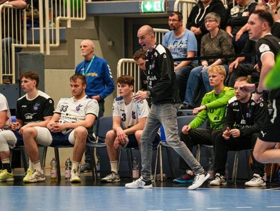 Emir Kurtagic (Head Coach, 1. VFL Potsdam) schreit den Spielern zu TuSEM Essen vs. 1. VfL Potsdam, Handball, 2. Bundesliga, 11. Spieltag, Saison 2025 2026, 15.11.2025 TuSEM Essen vs. 1. VfL Potsdam, Handball, 2. Bundesliga, 11. Spieltag, Saison 2025 2026, 15.11.2025 Essen Copyright: xEibner-Pressefoto DamianxKruczynx EP_DKI