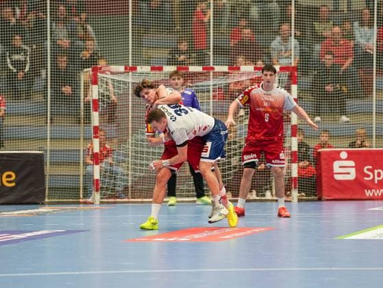 Felix Goettler (TuSEM Essen, 04)blockt Marco Mengon (1. VFL Potsdam, 30) TuSEM Essen vs. 1. VfL Potsdam, Handball, 2. Bundesliga, 11. Spieltag, Saison 2025 2026, 15.11.2025 TuSEM Essen vs. 1. VfL Potsdam, Handball, 2. Bundesliga, 11. Spieltag, Saison 2025 2026, 15.11.2025 Essen Copyright: xEibner-Pressefoto DamianxKruczynx EP_DKI