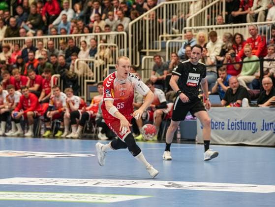 Oskar Kostuj (TuSEM Essen, 55) im Sprint mit dem Ball TuSEM Essen vs. 1. VfL Potsdam, Handball, 2. Bundesliga, 11. Spieltag, Saison 2025 2026, 15.11.2025 TuSEM Essen vs. 1. VfL Potsdam, Handball, 2. Bundesliga, 11. Spieltag, Saison 2025 2026, 15.11.2025 Essen Copyright: xEibner-Pressefoto DamianxKruczynx EP_DKI