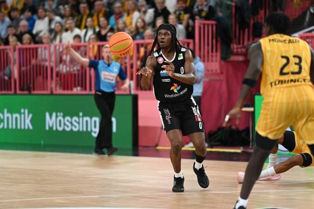Osawe (Paderborn Baskets, 00) GER, Tigers Tuebingen vs. Gartenzaun24 Baskets Paderborn, Basketball, Herren, Pro A, 2. Barmer Basketball Bundesliga, Saison 2025 2026, 16.11.2025 GER, Tigers Tuebingen vs. Gartenzaun24 Baskets Paderborn, Basketball, Herren, Pro A, 2. Barmer Basketball Bundesliga, Saison 2025 2026, 16.11.2025 Tuebingen Copyright: xEibner-Pressefoto NicolasxWoernx EP_NWN