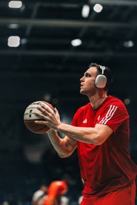 Johannes Voigtmann (FC Bayern Basketball) mit Ball, Vet Concept Gladiators Trier vs FC Bayern Basketball, Basketball, BBL Pokal, Viertelfinale, Saison 2025 2026, 16.11.2025 Vet Concept Gladiators Trier vs FC Bayern Basketball, Basketball, BBL Pokal, Viertelfinale, Saison 2025 2026, 16.11.2025 Copyright: xEibner-Pressefoto AlexanderxNeisx EP_ANS