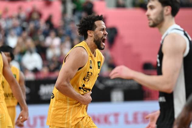 Miles Tention (Tigers Tuebingen, 03) Jubel, Emotionen GER, Tigers Tuebingen vs. Gartenzaun24 Baskets Paderborn, Basketball, Herren, Pro A, 2. Barmer Basketball Bundesliga, Saison 2025 2026, 16.11.2025 GER, Tigers Tuebingen vs. Gartenzaun24 Baskets Paderborn, Basketball, Herren, Pro A, 2. Barmer Basketball Bundesliga, Saison 2025 2026, 16.11.2025 Tuebingen Copyright: xEibner-Pressefoto NicolasxWoernx EP_NWN
