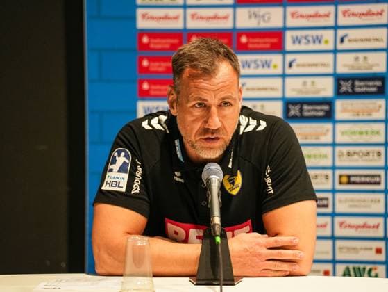 Maik Machulla (Trainer Rhein-Neckar Loewen) ist bei der Pressekonferenz frustriert Bergischer HC vs. Rhein-Neckar Loewen, Handball, 1. Bundesliga, 12. Spieltag, Saison 2025 2026, 16.11.2025 Bergischer HC vs. Rhein-Neckar Loewen, Handball, 1. Bundesliga, 12. Spieltag, Saison 2025 2026, 16.11.2025 Duesseldorf Copyright: xEibner-Pressefoto DamianxKruczynx EP_DKI