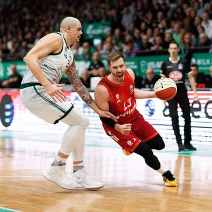 Andreas Obst (FC Bayern Basketball) im Zweikampf mit Maik Zirbes (Gladiators Trier), Vet Concept Gladiators Trier vs FC Bayern Basketball, Basketball, BBL Pokal, Viertelfinale, Saison 2025 2026, 16.11.2025 Vet Concept Gladiators Trier vs FC Bayern Basketball, Basketball, BBL Pokal, Viertelfinale, Saison 2025 2026, 16.11.2025 Copyright: xEibner-Pressefoto AlexanderxNeisx EP_ANS