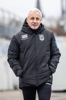 Fussball, Saison 2025 2026, 3. Liga, Trainingsplatz am Donaustadion, Öffentliches Training SSV Ulm 1846 Fußball, 17.11.2025 17.11.2025, Fussball, Saison 2025 2026, 3. Liga, Trainingsplatz am Donaustadion, Öffentliches Training SSV Ulm 1846 Fußball, erste Einheit vom neuen Cheftrainer Pavel Dotchev (SSV Ulm 1846 Fußball) Foto: Lucca Fundel Ulm Trainingsplatz am Donaustadion Baden-Württemberg Deutschland
