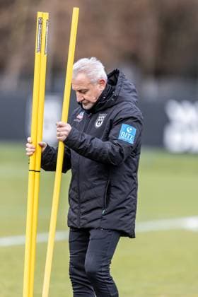 Fussball, Saison 2025 2026, 3. Liga, Trainingsplatz am Donaustadion, Öffentliches Training SSV Ulm 1846 Fußball, 17.11.2025 17.11.2025, Fussball, Saison 2025 2026, 3. Liga, Trainingsplatz am Donaustadion, Öffentliches Training SSV Ulm 1846 Fußball, erste Einheit vom neuen Cheftrainer Pavel Dotchev (SSV Ulm 1846 Fußball) Foto: Lucca Fundel Ulm Trainingsplatz am Donaustadion Baden-Württemberg Deutschland