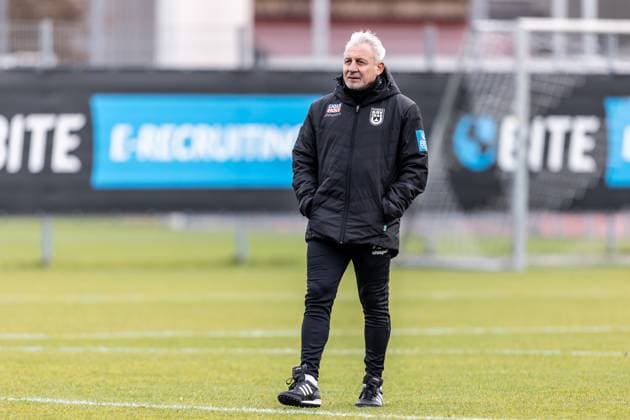 Fussball, Saison 2025 2026, 3. Liga, Trainingsplatz am Donaustadion, Öffentliches Training SSV Ulm 1846 Fußball, 17.11.2025 17.11.2025, Fussball, Saison 2025 2026, 3. Liga, Trainingsplatz am Donaustadion, Öffentliches Training SSV Ulm 1846 Fußball, erste Einheit vom neuen Cheftrainer Pavel Dotchev (SSV Ulm 1846 Fußball) Foto: Lucca Fundel Ulm Trainingsplatz am Donaustadion Baden-Württemberg Deutschland