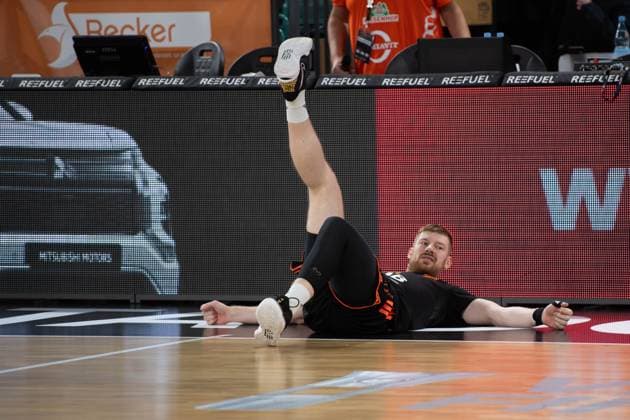GER, Basketball, BBL Pokal, Viertelfinale, Rasta Vechta vs EWE Baskets Oldenburg 17.11..2025, Rasta Dome, Vechta, GER, BBL Pokal, Viertelfinale, Rasta Vechta vs EWE Baskets Oldenburg, im Bild beim warm-up Luc VAN SLOOTEN ( Rasta Vechta 6 )
