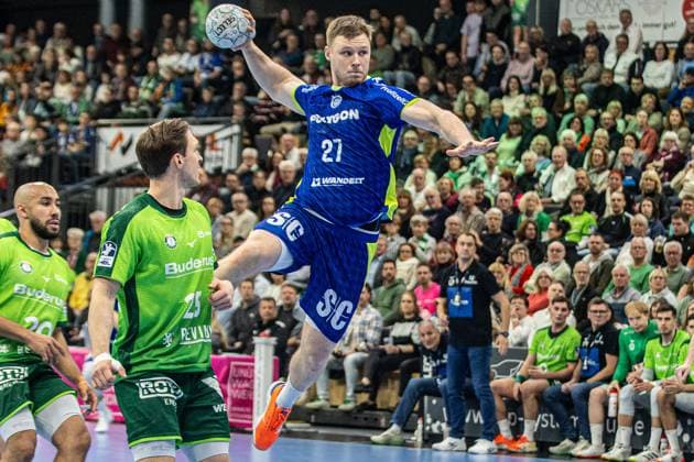 Kristjan Horzen (VfL Gummersbach, 27) vs Justin Mueller (HSG Wetzlar, 25), David Cyrill Akakpo (HSG Wetzlar, 20) GER, HSG Wetzlar vs VfL Gummersbach, Handball, 1. Bundesliga Herren, 12. Spieltag, Spielzeit 2025 2026, 17.11.2025 GER, HSG Wetzlar vs VfL Gummersbach, Handball, 1. Bundesliga Herren, 12. Spieltag, Spielzeit 2025 2026, 17.11.2025 Wetzlar Copyright: xEibner-Pressefoto GerhardxWingenx EP_GWR