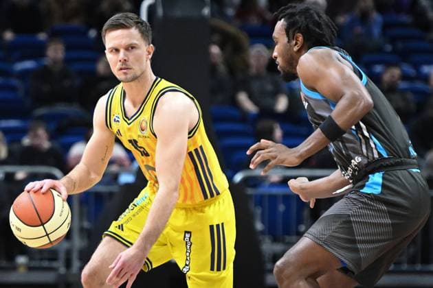 Martin Hermannsson (ALBA Berlin, 15) GER, Alba Berlin gegen Science City Jena, Basketball, BBL Pokal, Saison 2025 2026, Viertefinale, 17.11.2025 GER, Alba Berlin gegen Science City Jena, Basketball, BBL Pokal, Saison 2025 2026, Viertefinale, 17.11.2025 Berlin Copyright: xEibner-Pressefoto RyanxSleimanx EP_RSN