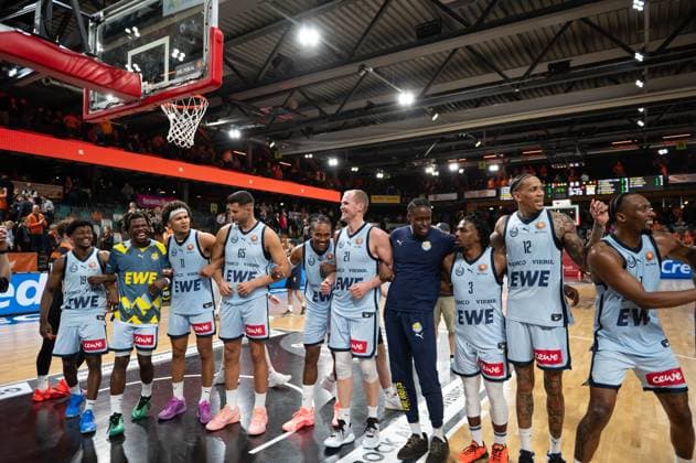 GER, Basketball, BBL Pokal, Viertelfinale, Rasta Vechta vs EWE Baskets Oldenburg 17.11..2025, Rasta Dome, Vechta, GER, BBL Pokal, Viertelfinale, Rasta Vechta vs EWE Baskets Oldenburg, im Bild Final-Four wir kommen ewebasketsoldenburg