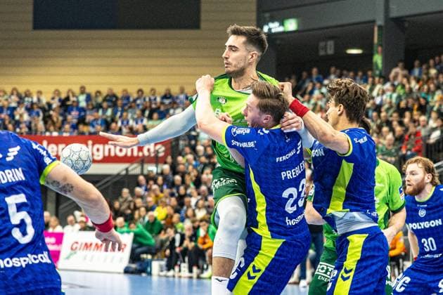 Josip Simic (HSG Wetzlar, 10)m vs Kentin Mahe (VfL Gummersbach, 22), Julian Koester (VfL Gummersbach, 07) GER, HSG Wetzlar vs VfL Gummersbach, Handball, 1. Bundesliga Herren, 12. Spieltag, Spielzeit 2025 2026, 17.11.2025 GER, HSG Wetzlar vs VfL Gummersbach, Handball, 1. Bundesliga Herren, 12. Spieltag, Spielzeit 2025 2026, 17.11.2025 Wetzlar Copyright: xEibner-Pressefoto GerhardxWingenx EP_GWR