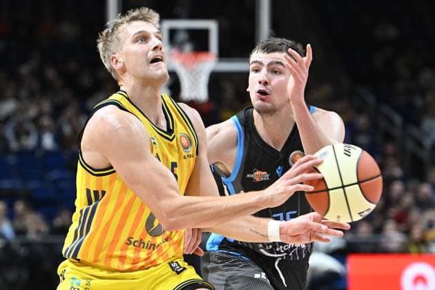 Samuel Griesel (ALBA Berlin, 5) GER, Alba Berlin gegen Science City Jena, Basketball, BBL Pokal, Saison 2025 2026, Viertefinale, 17.11.2025 GER, Alba Berlin gegen Science City Jena, Basketball, BBL Pokal, Saison 2025 2026, Viertefinale, 17.11.2025 Berlin Copyright: xEibner-Pressefoto RyanxSleimanx EP_RSN