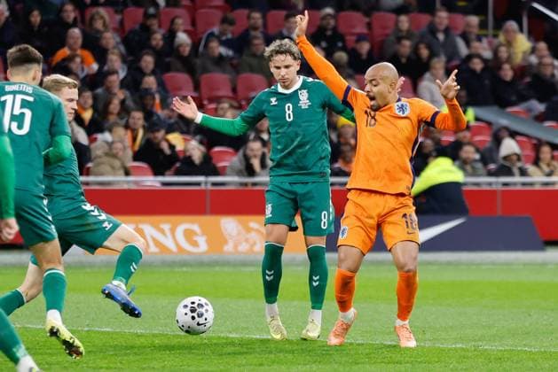 Tomas Kalunauskas of Lithuania, Donyell Malen of the Netherlands Netherlands v Lithuania, FIFA World Cup, WM, Weltmeisterschaft, Fussball 2026 Qualifier, Netherlands v Lithuania, Johan Cruijff Arena, November 17, 2025, Amsterdam, Netherlands.