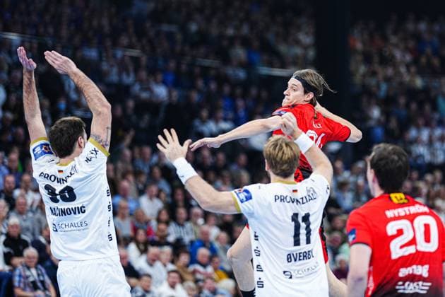 Wurf Tor Hannes Nystroem (BSV Bern, 20) GER, THW Kiel vs. BSV Bern, Handball, EHF European League, Spieltag 4, Saison 2025 2026, 18.11.2025 GER, THW Kiel vs. BSV Bern, Handball, EHF European League, Spieltag 4, Saison 2025 2026, 18.11.2025 Kiel Copyright: xEibner-Pressefoto MarcelxvonxFehrnx EP_MFN