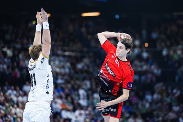 Wurf Tor Hannes Nystroem (BSV Bern, 20) GER, THW Kiel vs. BSV Bern, Handball, EHF European League, Spieltag 4, Saison 2025 2026, 18.11.2025 GER, THW Kiel vs. BSV Bern, Handball, EHF European League, Spieltag 4, Saison 2025 2026, 18.11.2025 Kiel Copyright: xEibner-Pressefoto MarcelxvonxFehrnx EP_MFN
