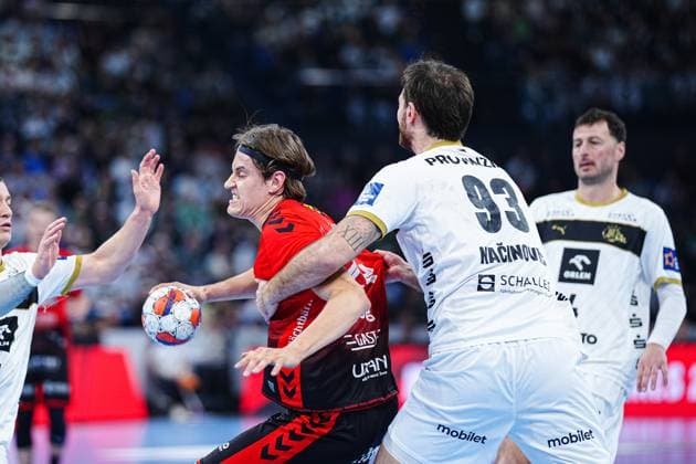 Hannes Nystroem (BSV Bern, 20), Veron Nacinovic (THW Kiel, 93) GER, THW Kiel vs. BSV Bern, Handball, EHF European League, Spieltag 4, Saison 2025 2026, 18.11.2025 GER, THW Kiel vs. BSV Bern, Handball, EHF European League, Spieltag 4, Saison 2025 2026, 18.11.2025 Kiel Copyright: xEibner-Pressefoto MarcelxvonxFehrnx EP_MFN