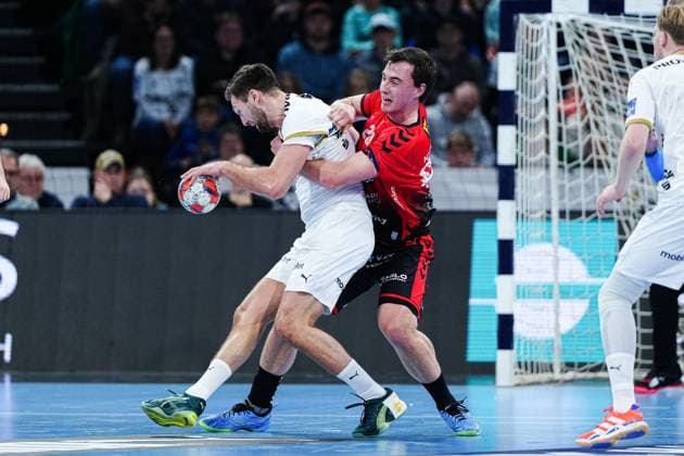 Harald Reinkind (THW Kiel, 06), Michael Kusio (BSV Bern, 13) GER, THW Kiel vs. BSV Bern, Handball, EHF European League, Spieltag 4, Saison 2025 2026, 18.11.2025 GER, THW Kiel vs. BSV Bern, Handball, EHF European League, Spieltag 4, Saison 2025 2026, 18.11.2025 Kiel Copyright: xEibner-Pressefoto MarcelxvonxFehrnx EP_MFN