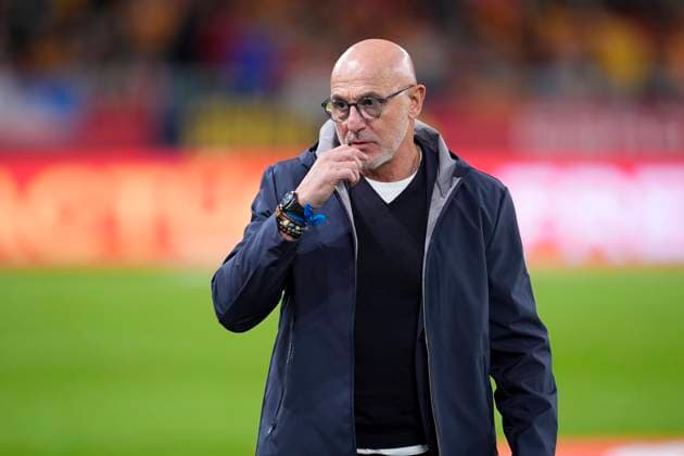 November 18, 2025, Sevilla, Sevilla, Spain: Luis de la Fuente, head coach of Spain, looks on during the FIFA World Cup, WM, Weltmeisterschaft, Fussball 2026 qualifier football match, Group E, played between Spain and Turkey at Estadio de La Cartuja on November 18, 2025 in Sevilla, Spain. Sevilla Spain - ZUMAa181 20251118_zaa_a181_120 Copyright: xJoaquinxCorcherox