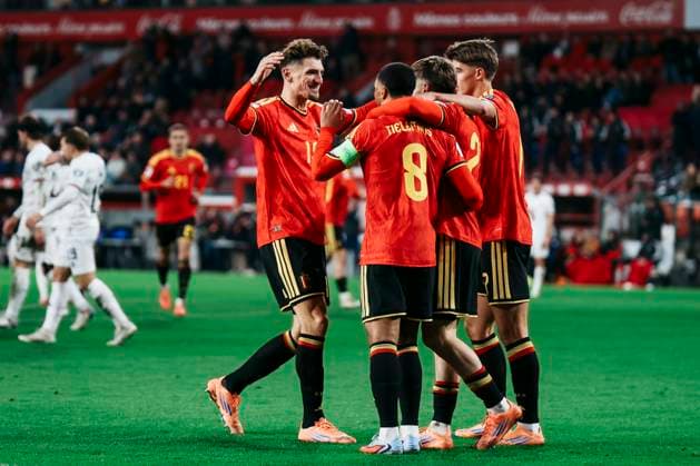 FIFA World Cup, WM, Weltmeisterschaft, Fussball UEFA Qualifiers: Belgien - Liechtenstein; 18.11.2025 Thomas Meunier (Belgien,15) Youri Tielemans (Belgien, 8) Alexis Saelemaekers (Belgien, 22) und Charles De Ketelaere (Belgien, 17) bejubeln das 5:0 durch Alexis Saelemaekers (Belgien, 22) FIFA World Cup UEFA Qualifiers: Belgien - Liechtenstein; Lüttich, Maurice Dufrasne Stadion, 18.11.2025 Copyright: xBEAUTIFULxSPORTS Freisenx