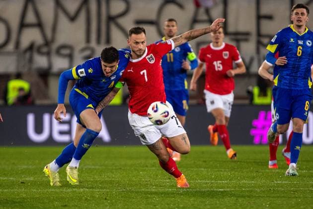 SOCCER - FIFA WC quali, AUT vs BIH VIENNA,AUSTRIA,18.NOV.25 - FIFA World Cup, WM, Weltmeisterschaft, Fussball 2026, European Qualifiers, group stage, OEFB international match, Länderspiel, Nationalmannschaft Austria vs Bosnia and Herzegovina. Image shows Tarik Muharemovic (BIH) and Marko Arnautovic (AUT). GEPAxpictures xPhilippxBrem