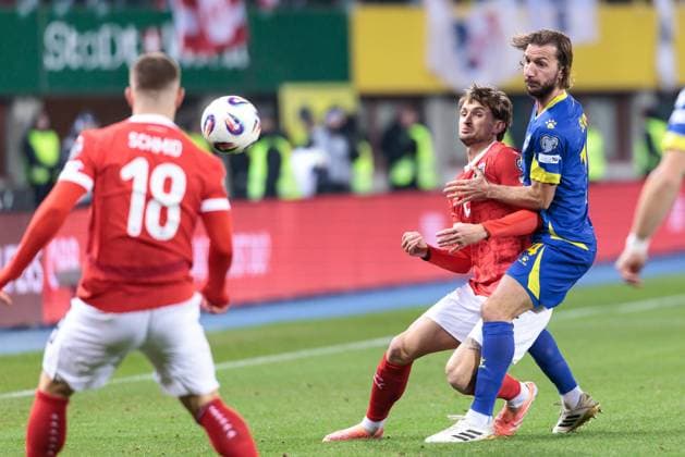 SOCCER - FIFA WC quali, AUT vs BIH VIENNA,AUSTRIA,18.NOV.25 - FIFA World Cup, WM, Weltmeisterschaft, Fussball 2026, European Qualifiers, group stage, OEFB international match, Länderspiel, Nationalmannschaft Austria vs Bosnia and Herzegovina. Image shows Stefan Posch (AUT) and Ivan Sunjic (BIH). GEPAxpictures xArminxRauthner