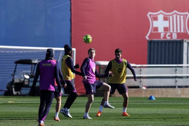 November 21, 2025, Sant Joan Despi, Barcelona, SPAIN: Frenkie de Jong, Lamine Yamal and Ferran Torres during the training day of FC Barcelona, Barca ahead the Spanish League, La Liga EA Sports, football match against Athletic Club at Ciudad Esportiva Joan Gamper on November 21, 2025 in Sant Joan Despi, Barcelona, Spain. Sant Joan Despi SPAIN - ZUMAa181 20251121_zaa_a181_002 Copyright: xJavierxBorregox