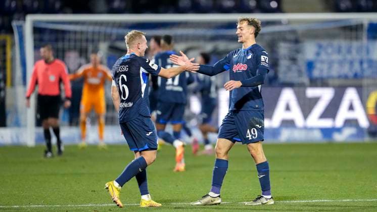 v.li.: Valentin Lässig (TSG II, 6), Yannik Lührs (TSG II, 49), Spieler der TSG 1899 Hoffenheim II (U23), jubeln über das Tor zum 4:0, Jubel, Torjubel, Torerfolg, celebrate the goal, goal, celebration, jubelt ueber das Tor, Freuen, Freude, freut sich, optimistisch, positiv, Spielszene, Highlight, Action, Aktion, 21.11.2025, Sinsheim (Deutschland), Fussball, 3. Liga, TSG 1899 Hoffenheim II - MSV Duisburg, DFB DFL REGULATIONS PROHIBIT ANY USE OF PHOTOGRAPHS AS IMAGE SEQUENCES AND OR QUASI-VIDEO.