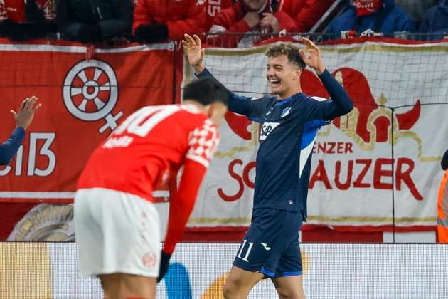 Torjubel bei Fisnik Asllani (TSG Hoffenheim, 11) nach seinem Tor zum 0:1 , Deutschland, Fussball, 1. Bundesliga, 11.Spieltag, 2025 2026, 1.FSV Mainz vs. TSG 1899 Hoffenheim, 21.11.2025, Mewa Arena, Mainz, Deutschland Mainz Mewa Arena Rheinland-Pfalz Deutschland Copyright: xGrantxHubbsx